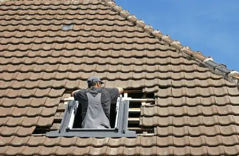 Pose de velux à Roaillan